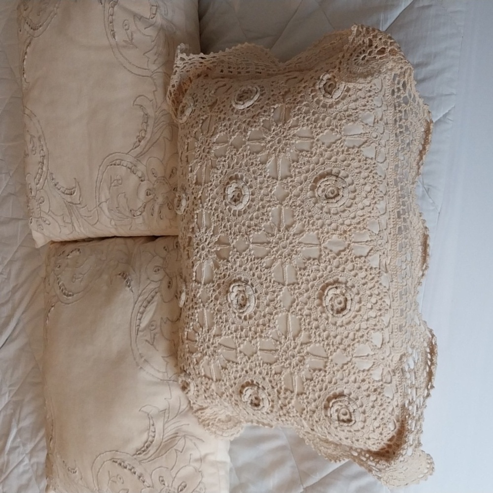 5 throw pillows, Excellent condition
